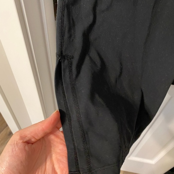 Halara Crossover Pocket Hem Full Length Flare Leggings in Black Size Medium - Picture 3 of 6